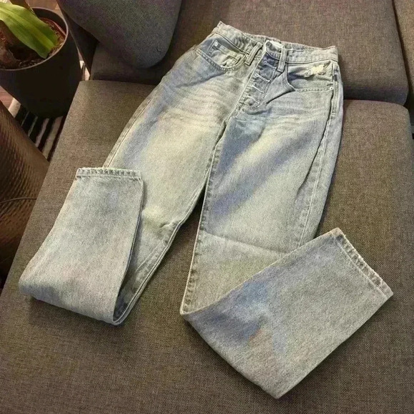 Crystal Exposed Button High Waist Jeans - Picture 4 of 6